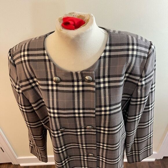 Woman’s 100% Wool Blazer | Vintage Blazer | Made In Canada | Women’s Wool Blazer - Picture 5 of 17